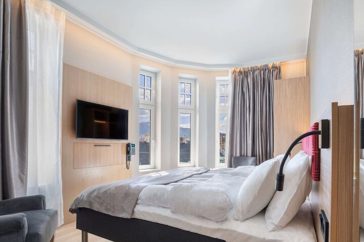 Room 25 of 66