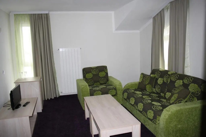 Room 7 of 14
