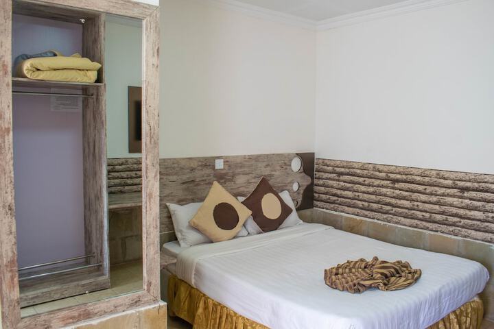 Room 16 of 37