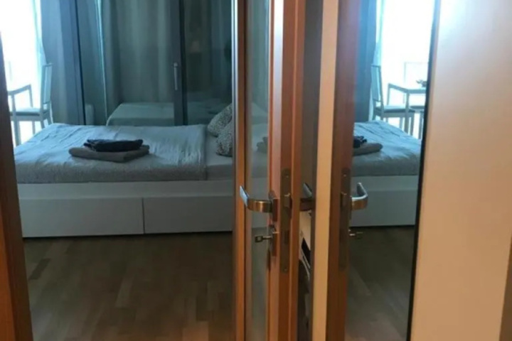 Room 6 of 12