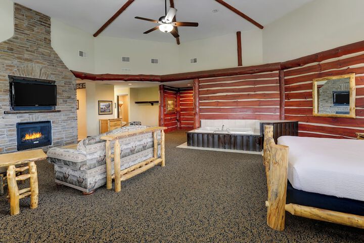 Deluxe King Bed (3 of 18)