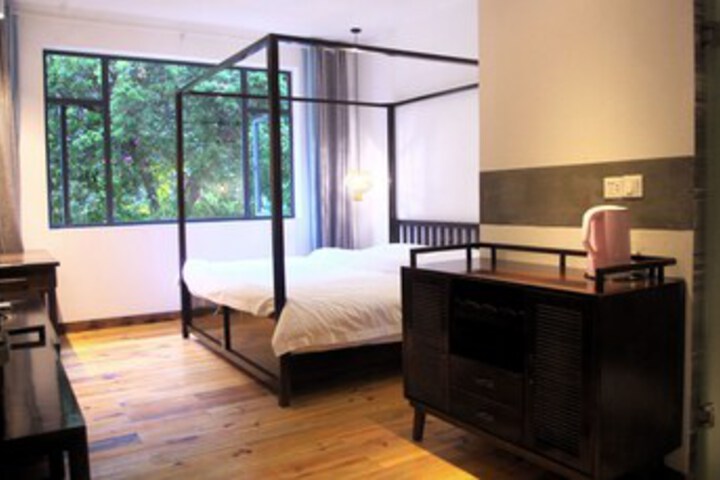 Room 15 of 27