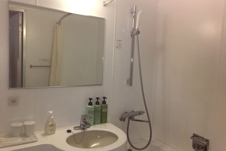 Room 27 of 52