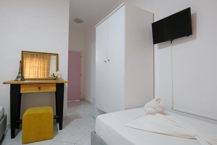 Room 4 of 62