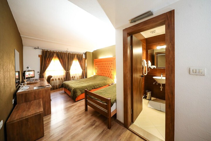 Room 6 of 54