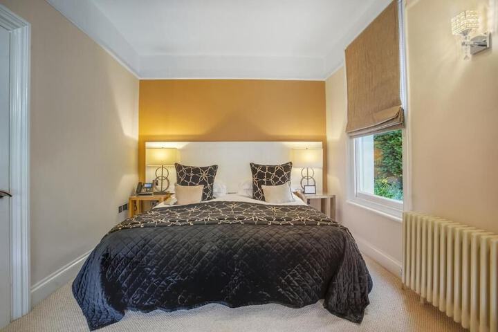 Room 4 of 29