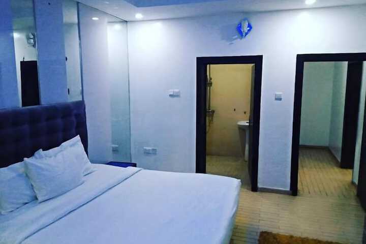 Room 3 of 62