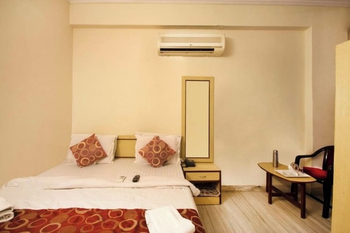 Room 5 of 24