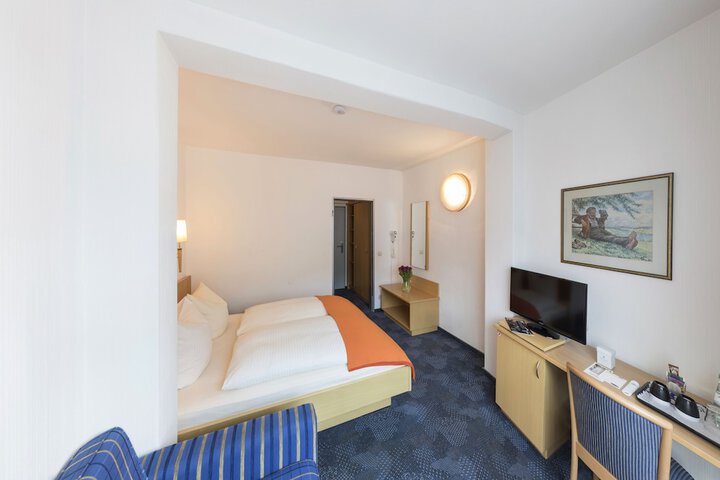Room 12 of 36