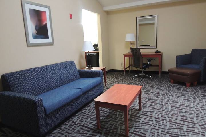 1 King Bed Suite (1 of 23)