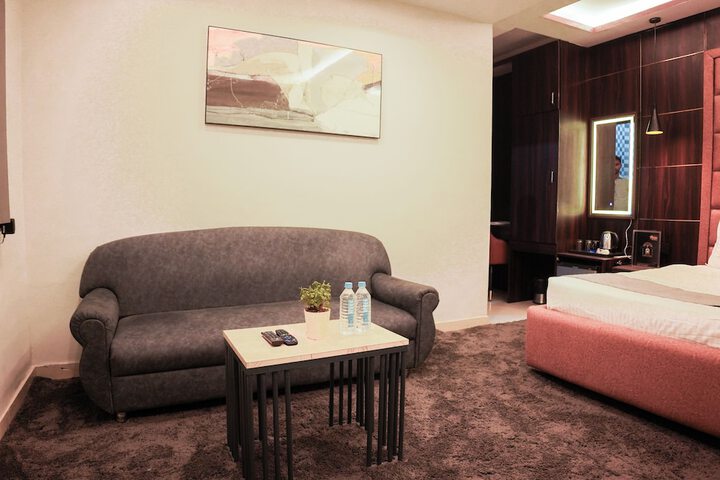Room 12 of 23