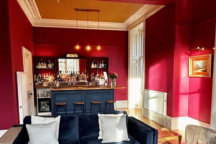 Lounge 105 of 158