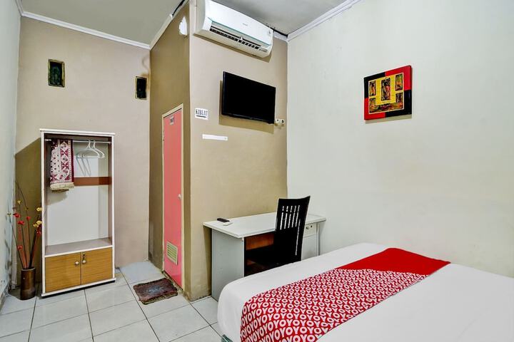 Room 17 of 33