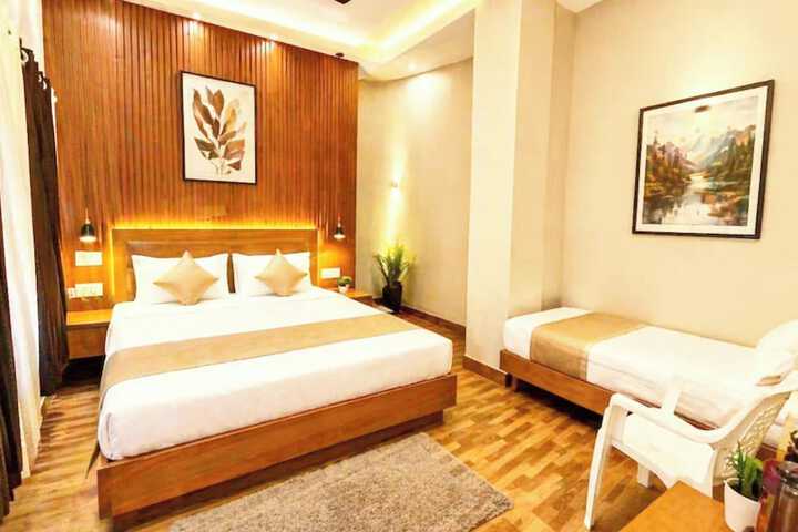 Room 4 of 12