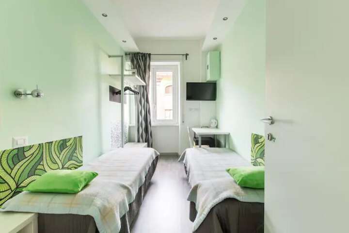 Room 9 of 35
