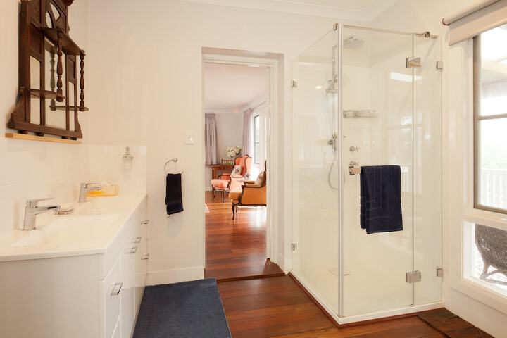 Room 9 of 26