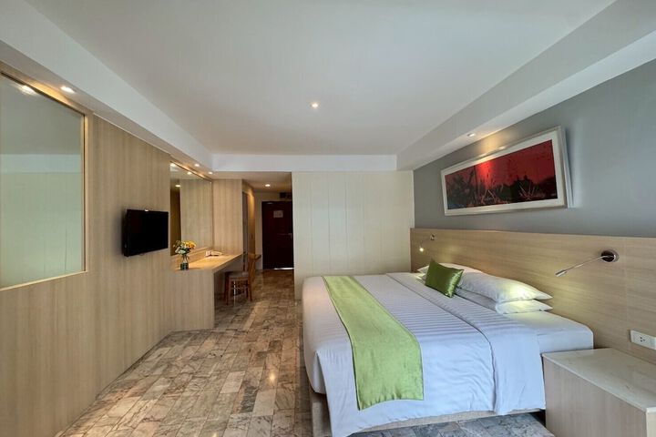 Room 9 of 35