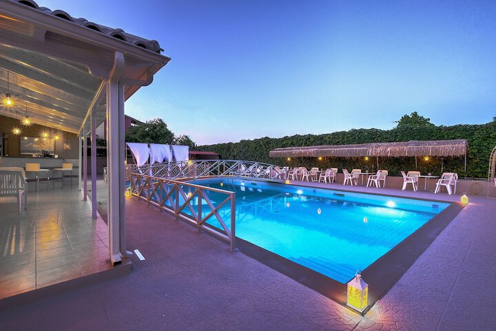 Pools & Facilities