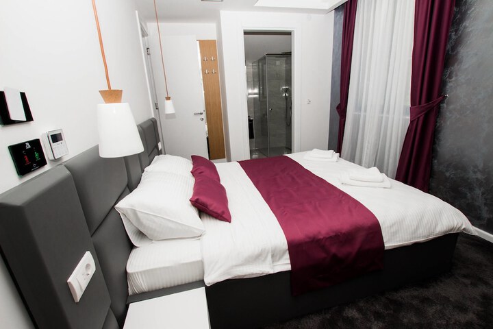 Room 21 of 76