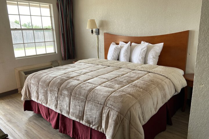 Single King Bed (16 of 20)