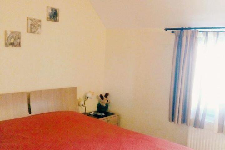 Room 2 of 6