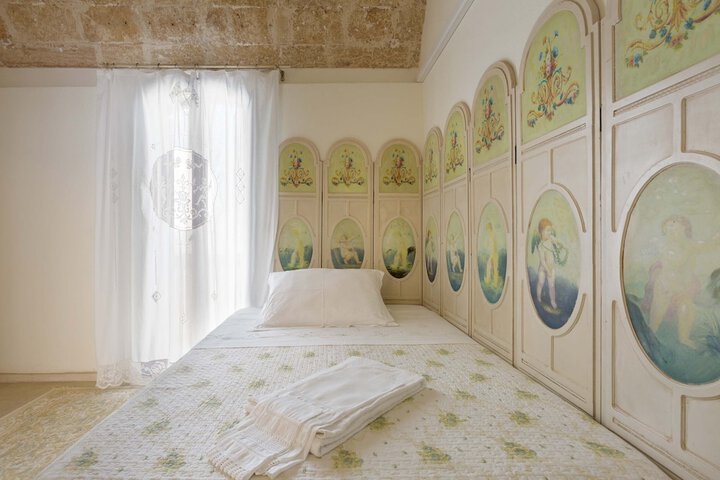 Room 2 of 63