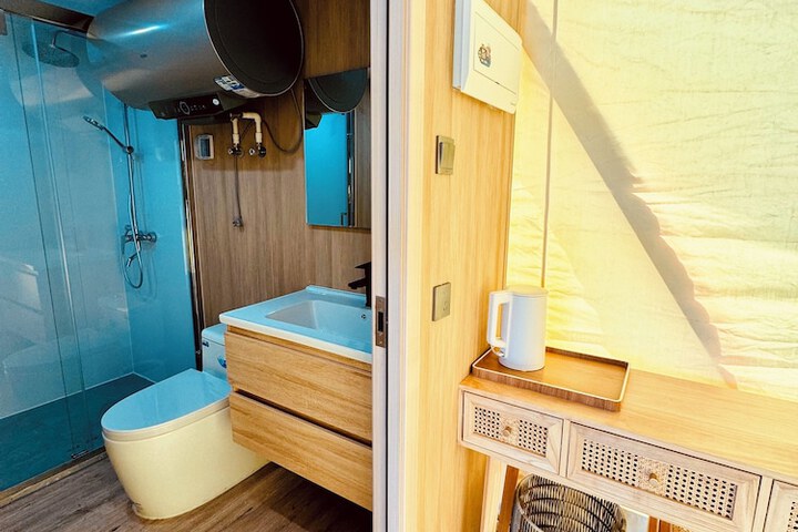 Room 4 of 83