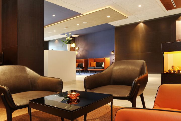 Lounge 40 of 60