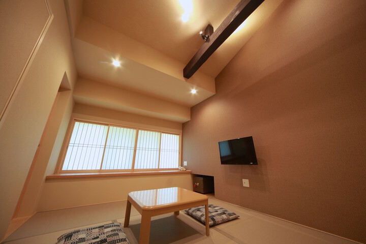 Room 15 of 83