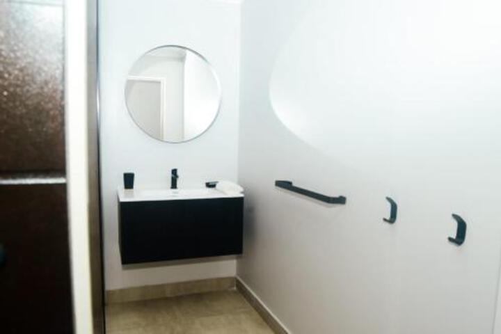 Room 5 of 87