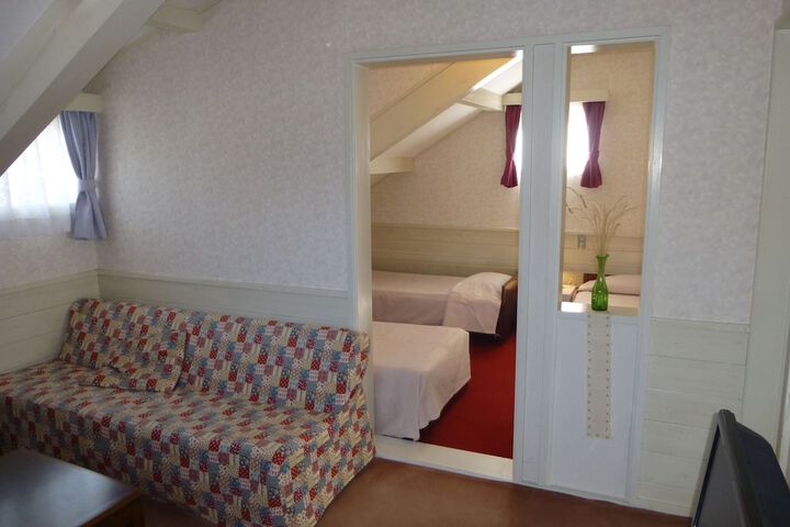 Room 6 of 27