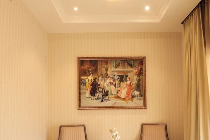 Room 10 of 24