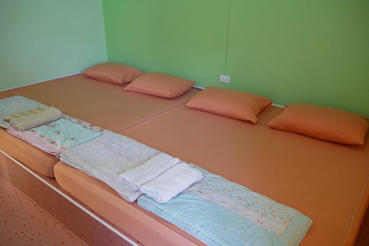Room 4 of 17
