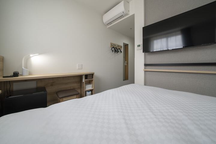 Room 18 of 33