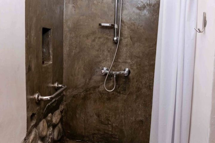 Room 4 of 75