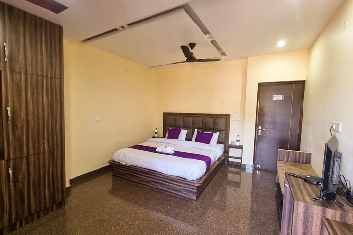 Room 12 of 34