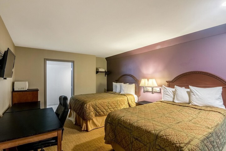 2 Double Beds (12 of 15)