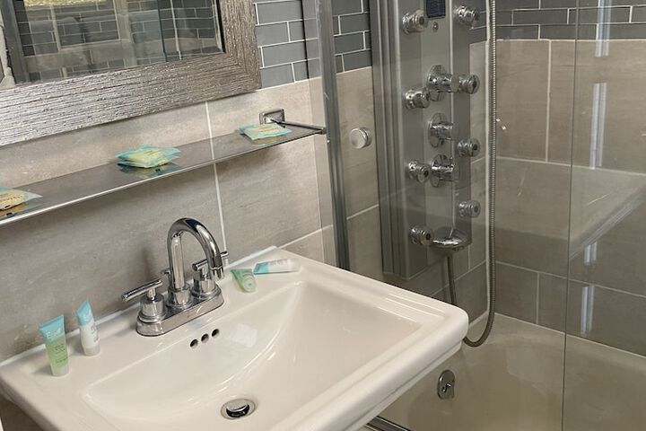 Double Accessible King Size Bed (1 of 22)