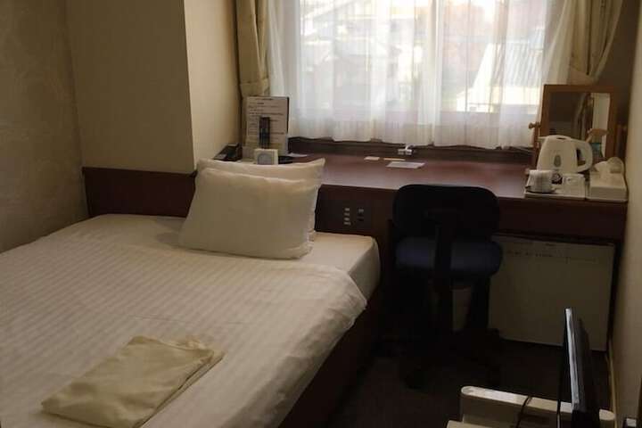 Room 6 of 10