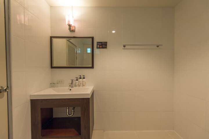 Room 25 of 42