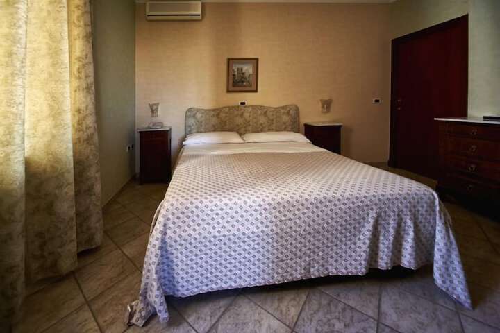 Room 16 of 31