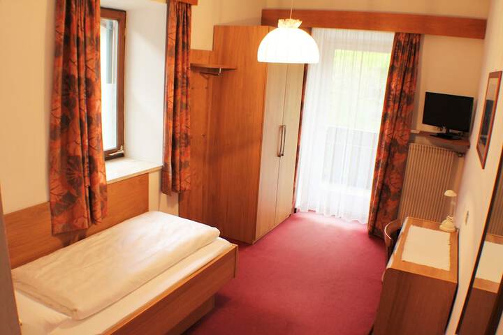 Room 6 of 43