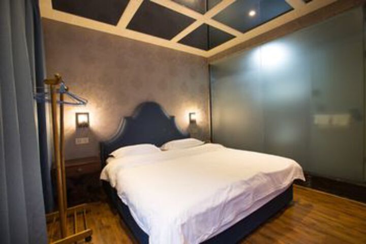 Room 7 of 30