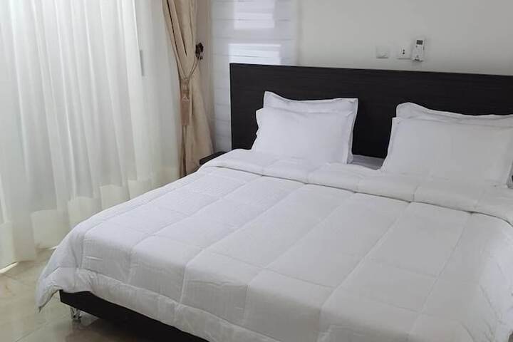 Room 6 of 13