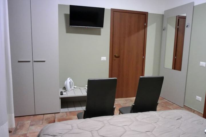 Room 30 of 98