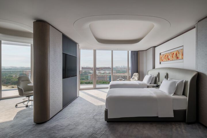Room 32 of 126