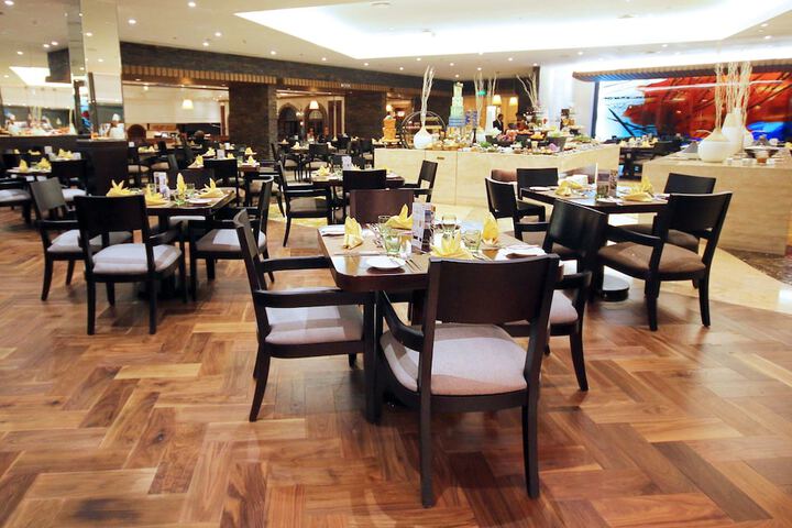 Dining 76 of 152