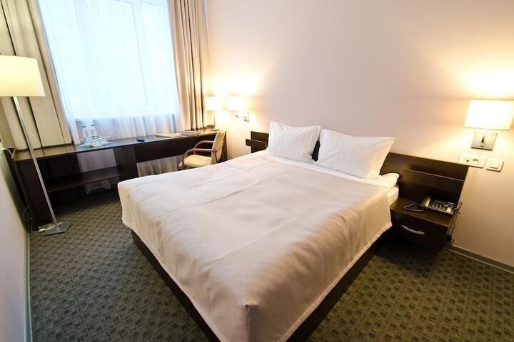 Room 11 of 42
