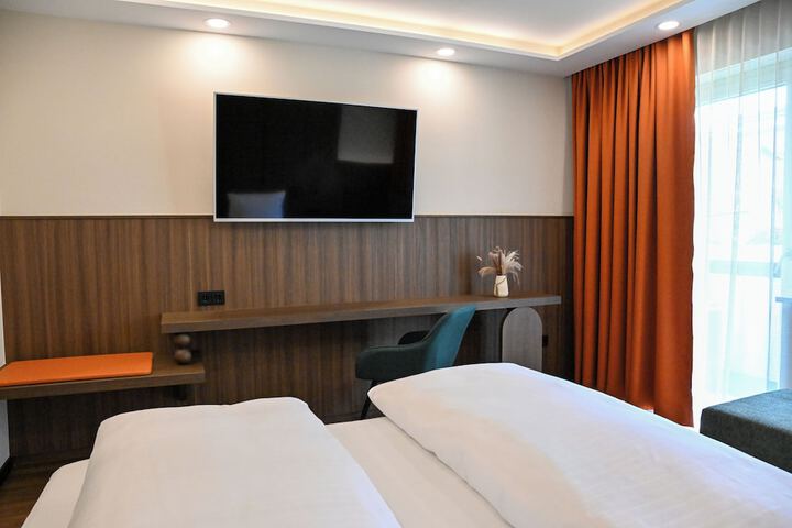 Room 26 of 83