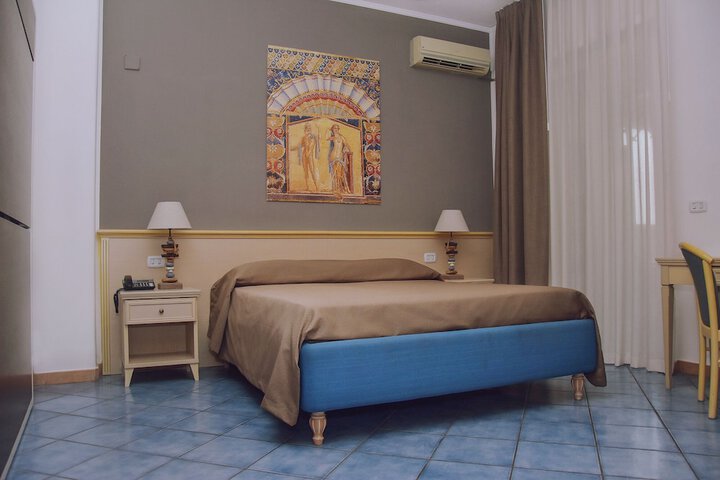 Room 8 of 79